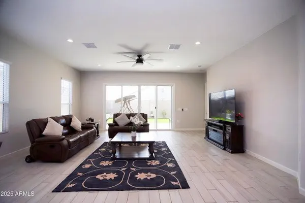 $2,900 | 10549 West Albert Lane, Peoria, AZ 85382