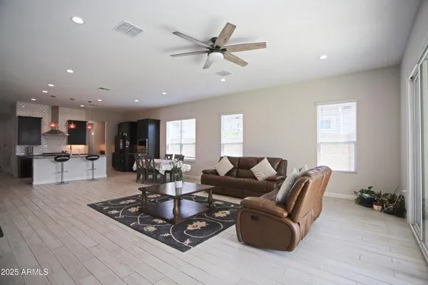 $2,900 | 10549 West Albert Lane, Peoria, AZ 85382