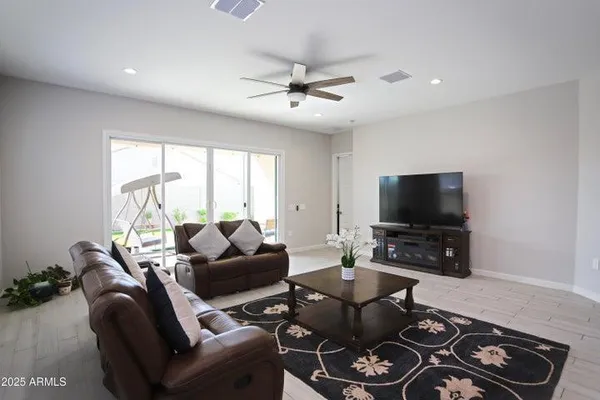 $2,900 | 10549 West Albert Lane, Peoria, AZ 85382