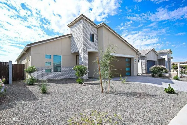 $2,900 | 10549 West Albert Lane, Peoria, AZ 85382