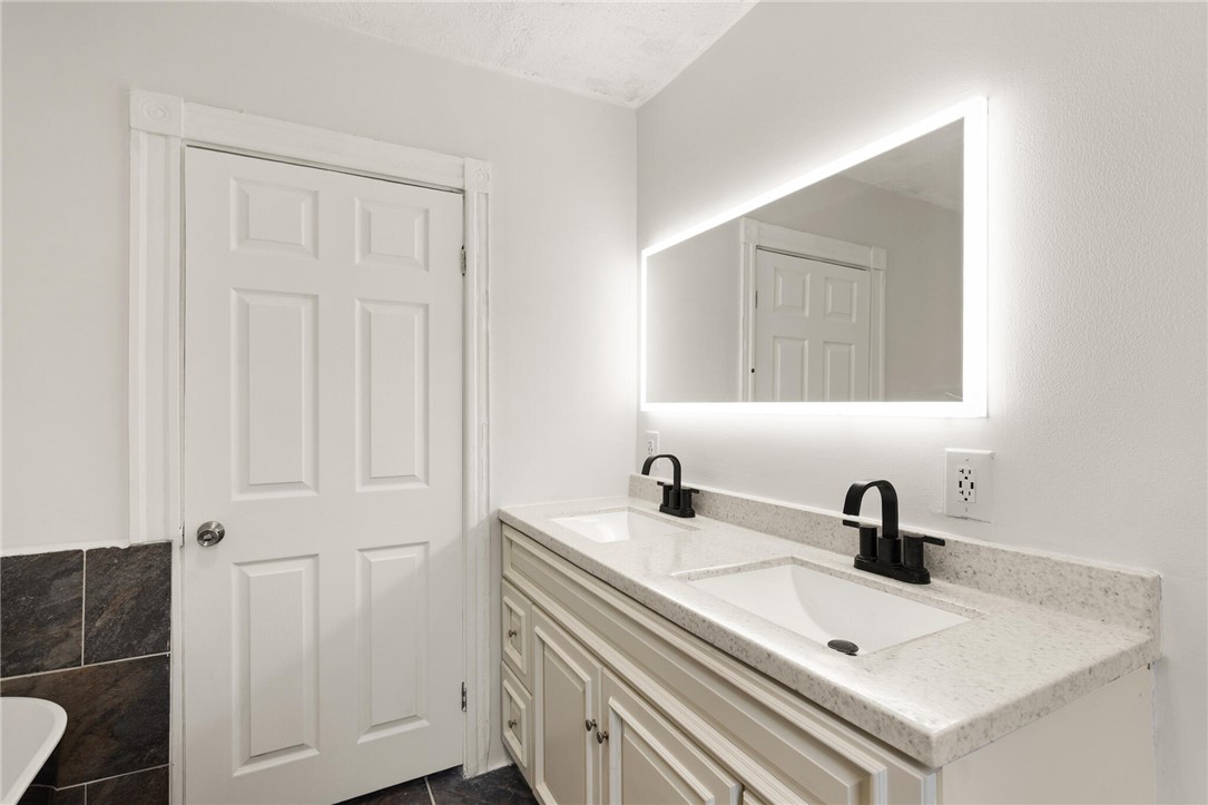 42 Corinth Street Providence, RI 02907 - Photo 29 of 36