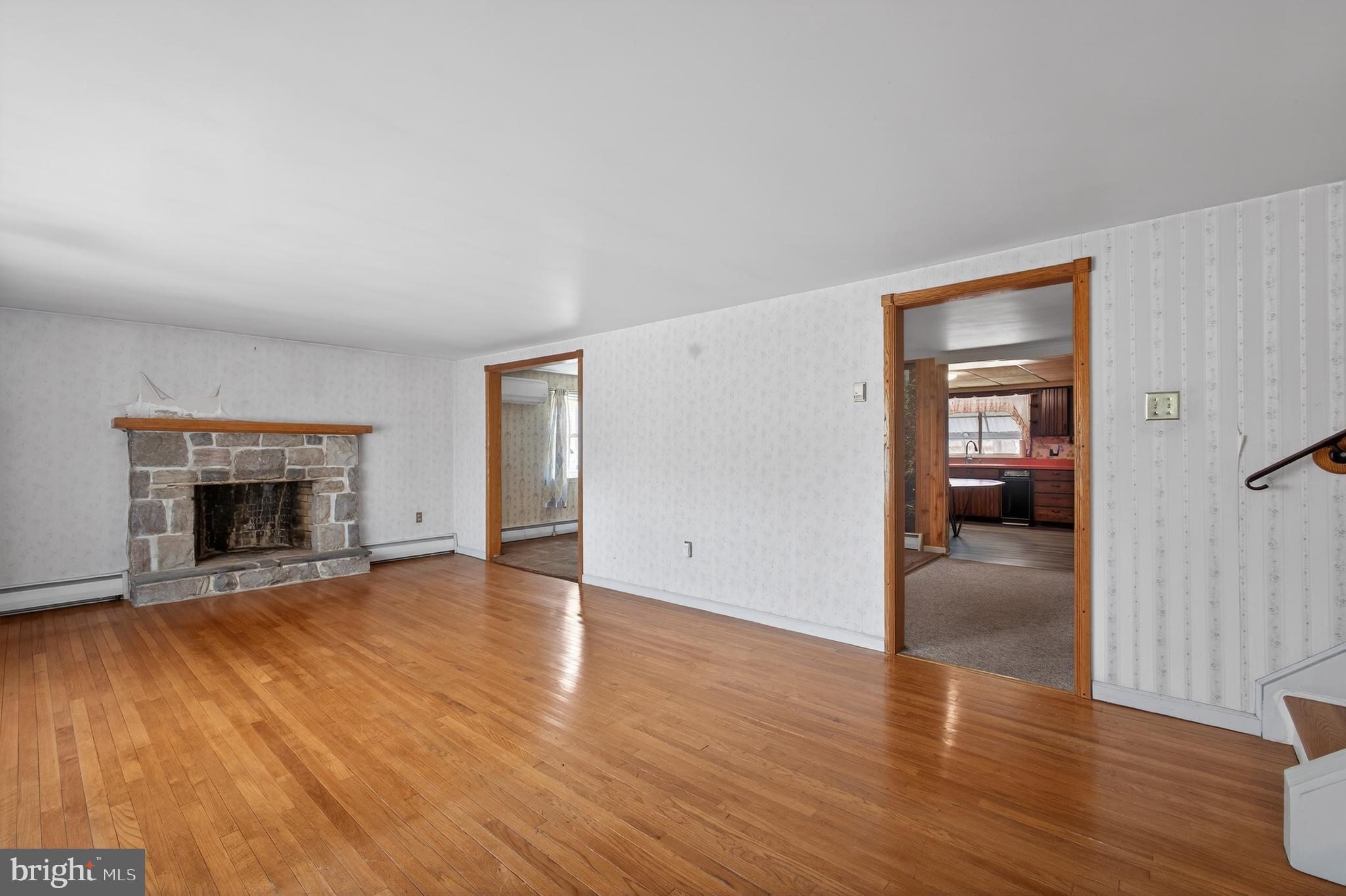 1279 Sheep Hill Road Pottstown, PA 19465 - Photo 3 of 28