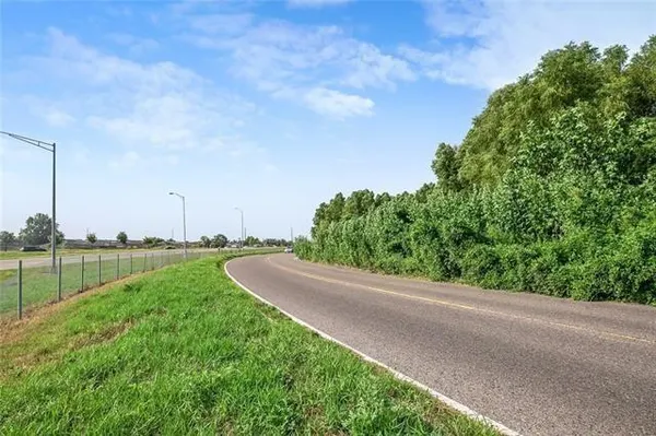 $599,999 | 6620 I-10 Service Road, New Orleans, LA 70126