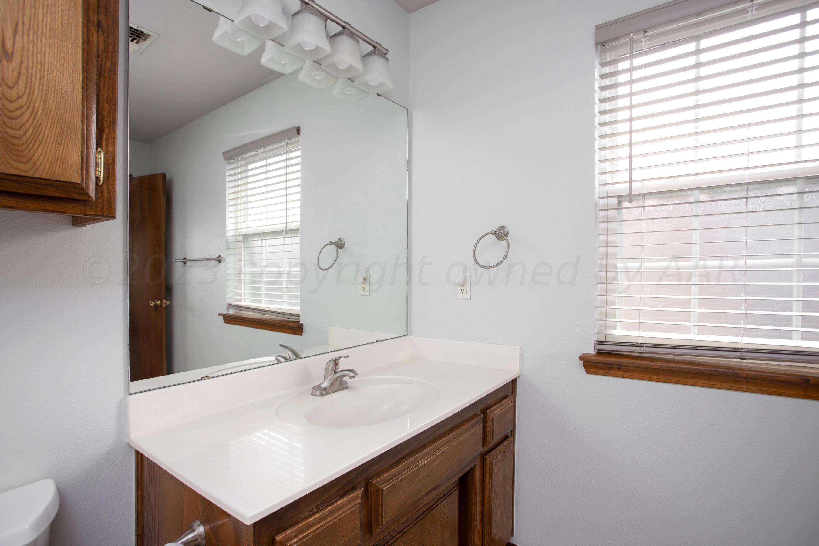 1016 Shasta Drive Amarillo, TX 79110 - Photo 8 of 20 5