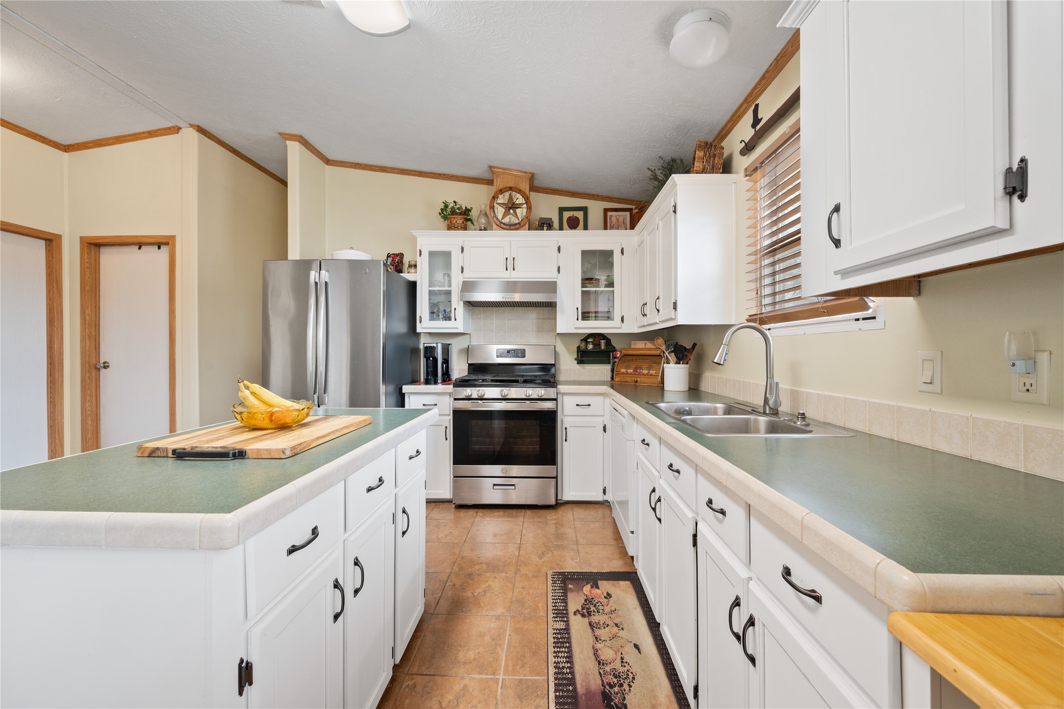 290 County Road 2286 Cleveland, TX 77327 - Photo 10 of 37