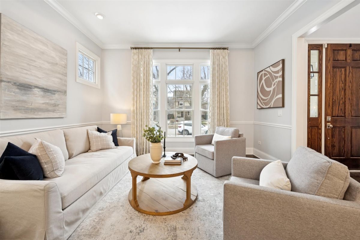 726 Lincoln Street Evanston, IL 60201 - Photo 4 of 46 a living room with furniture and a large window