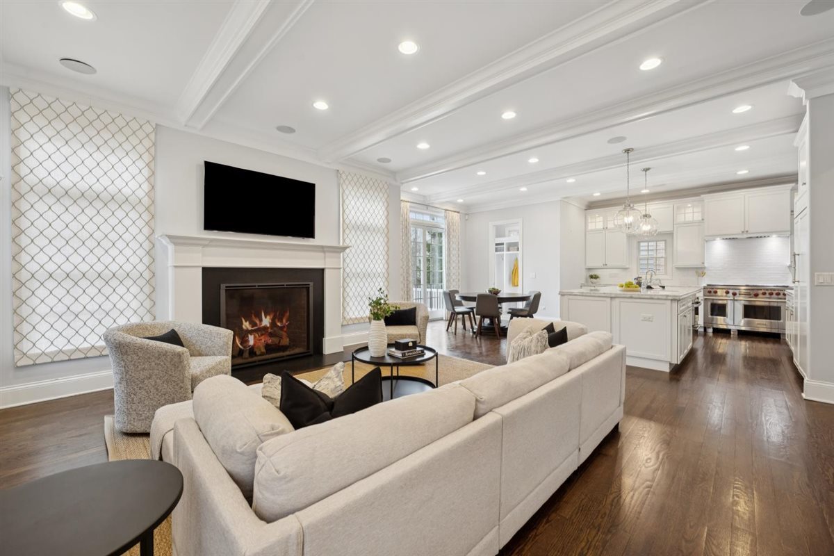 726 Lincoln Street Evanston, IL 60201 - Photo 10 of 46