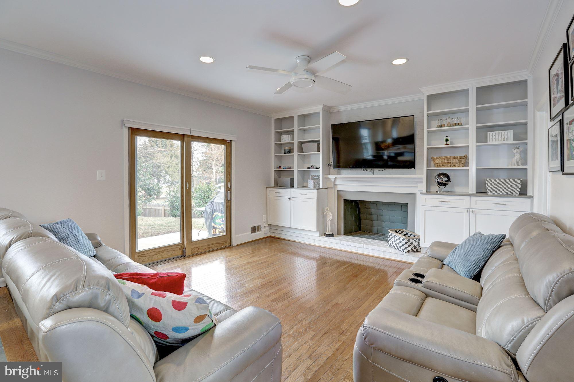 8518 Postoak Road Potomac, MD 20854 - Photo 13 of 30 Family Room