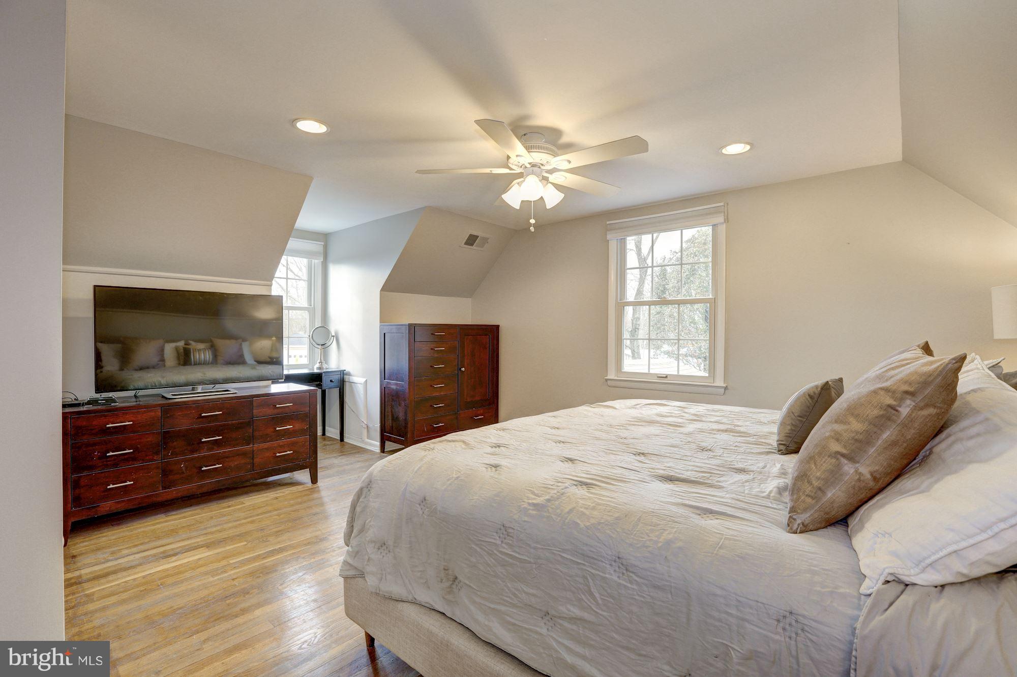 8518 Postoak Road Potomac, MD 20854 - Photo 17 of 30 Bedroom (Master)