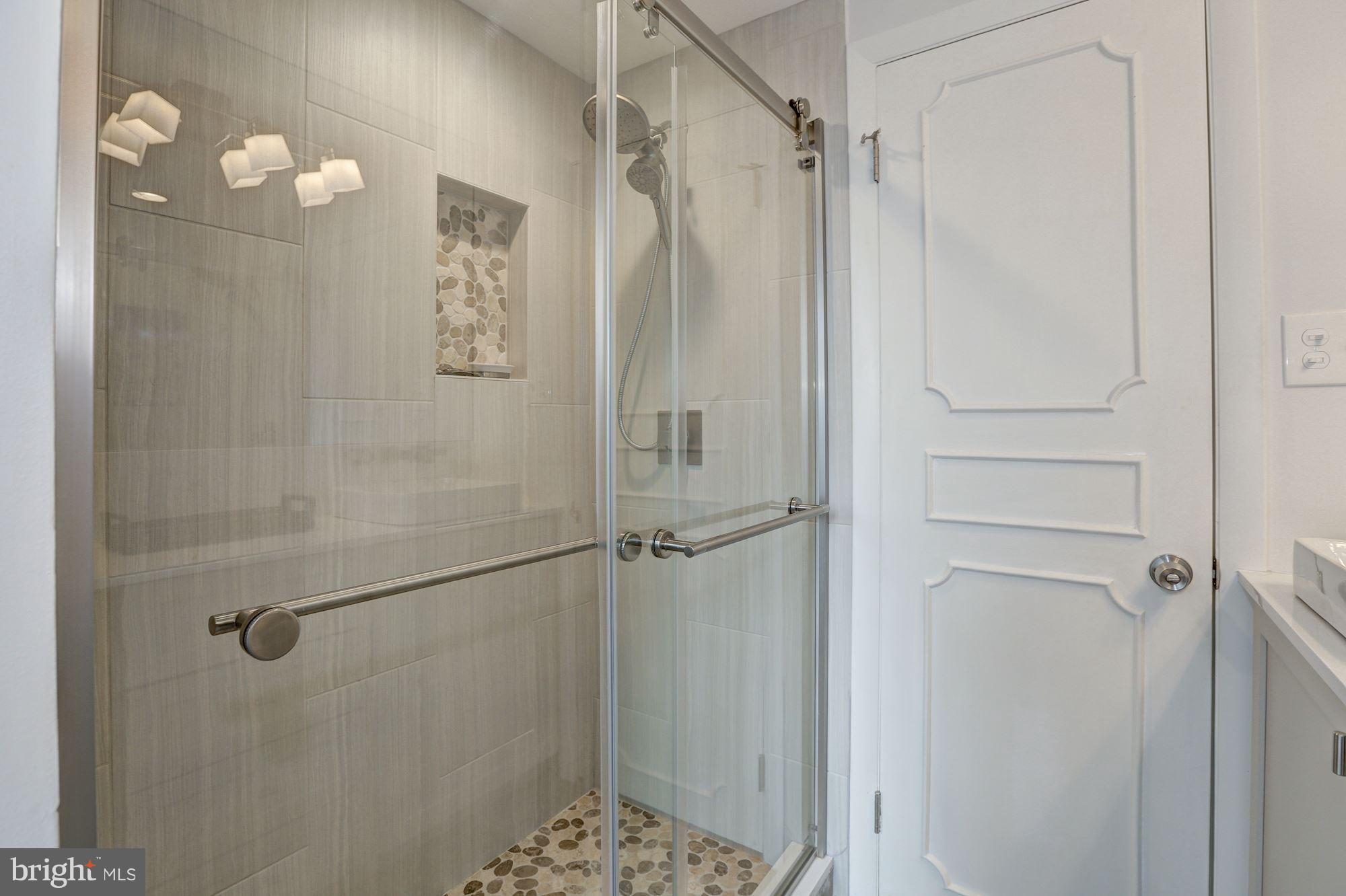 8518 Postoak Road Potomac, MD 20854 - Photo 20 of 30 Bath (Master)