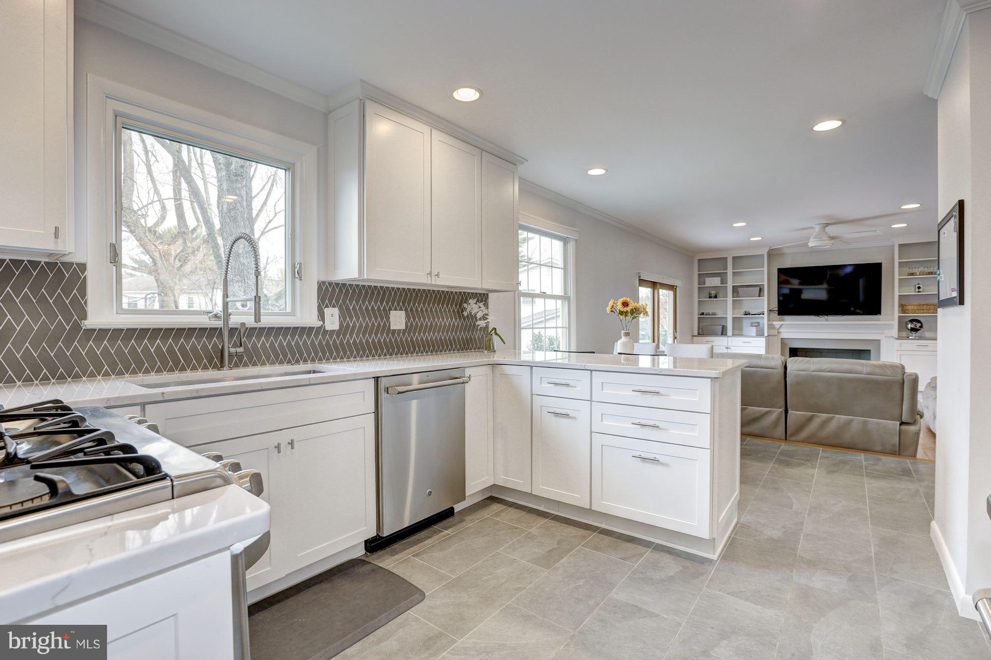 8518 Postoak Road Potomac, MD 20854 - Photo 8 of 30 Kitchen