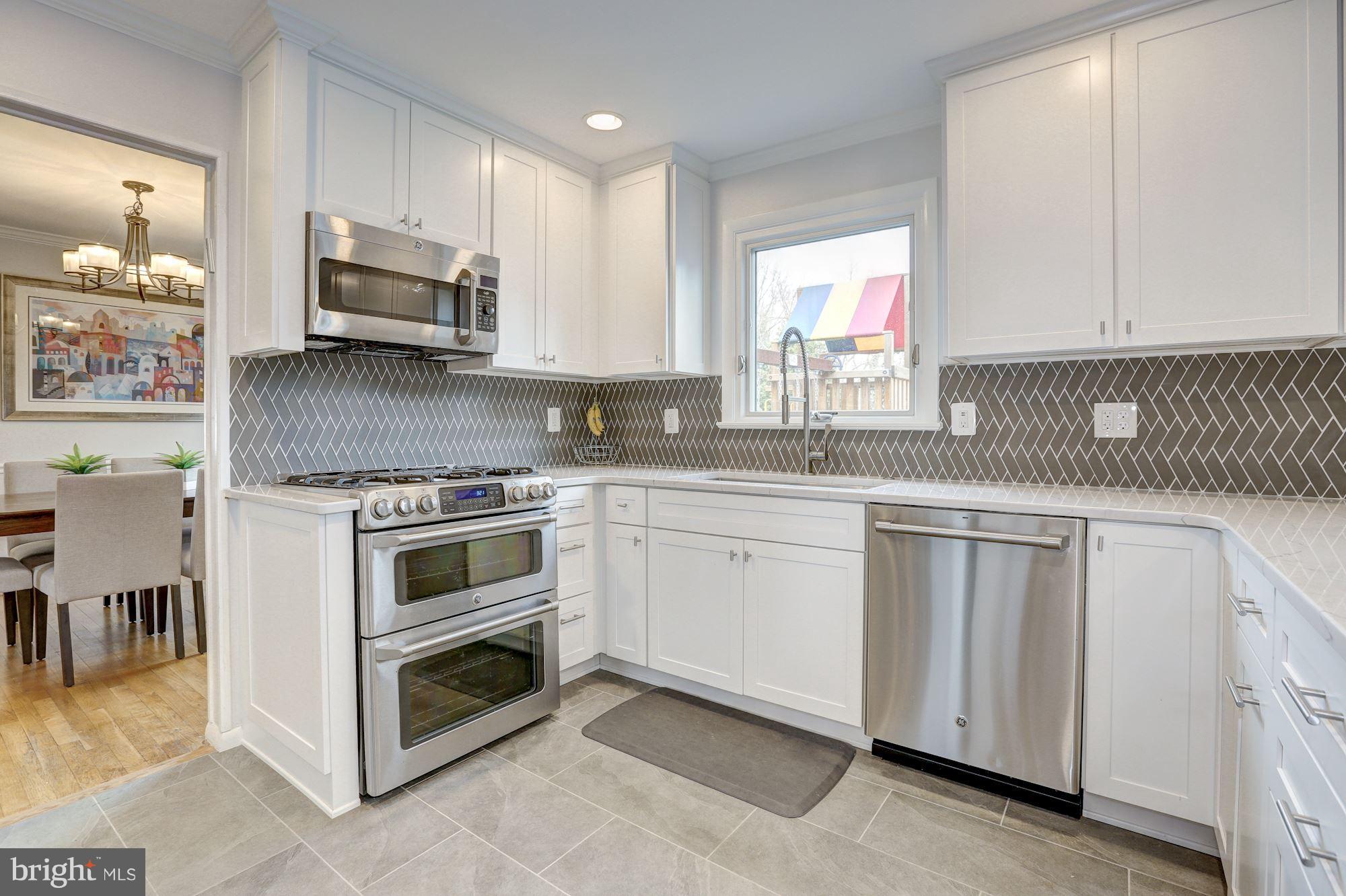 8518 Postoak Road Potomac, MD 20854 - Photo 9 of 30 Kitchen
