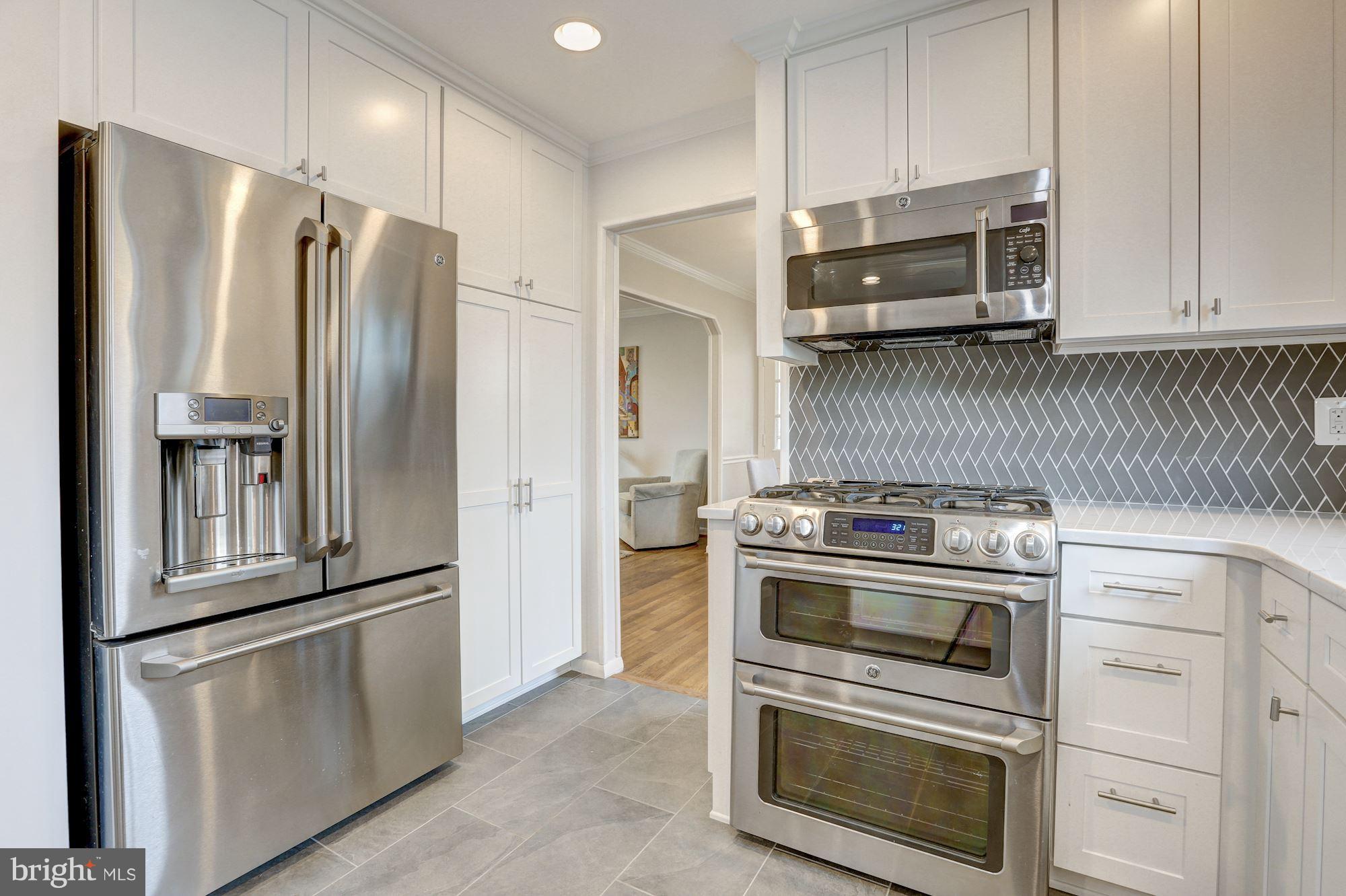 8518 Postoak Road Potomac, MD 20854 - Photo 10 of 30 Kitchen