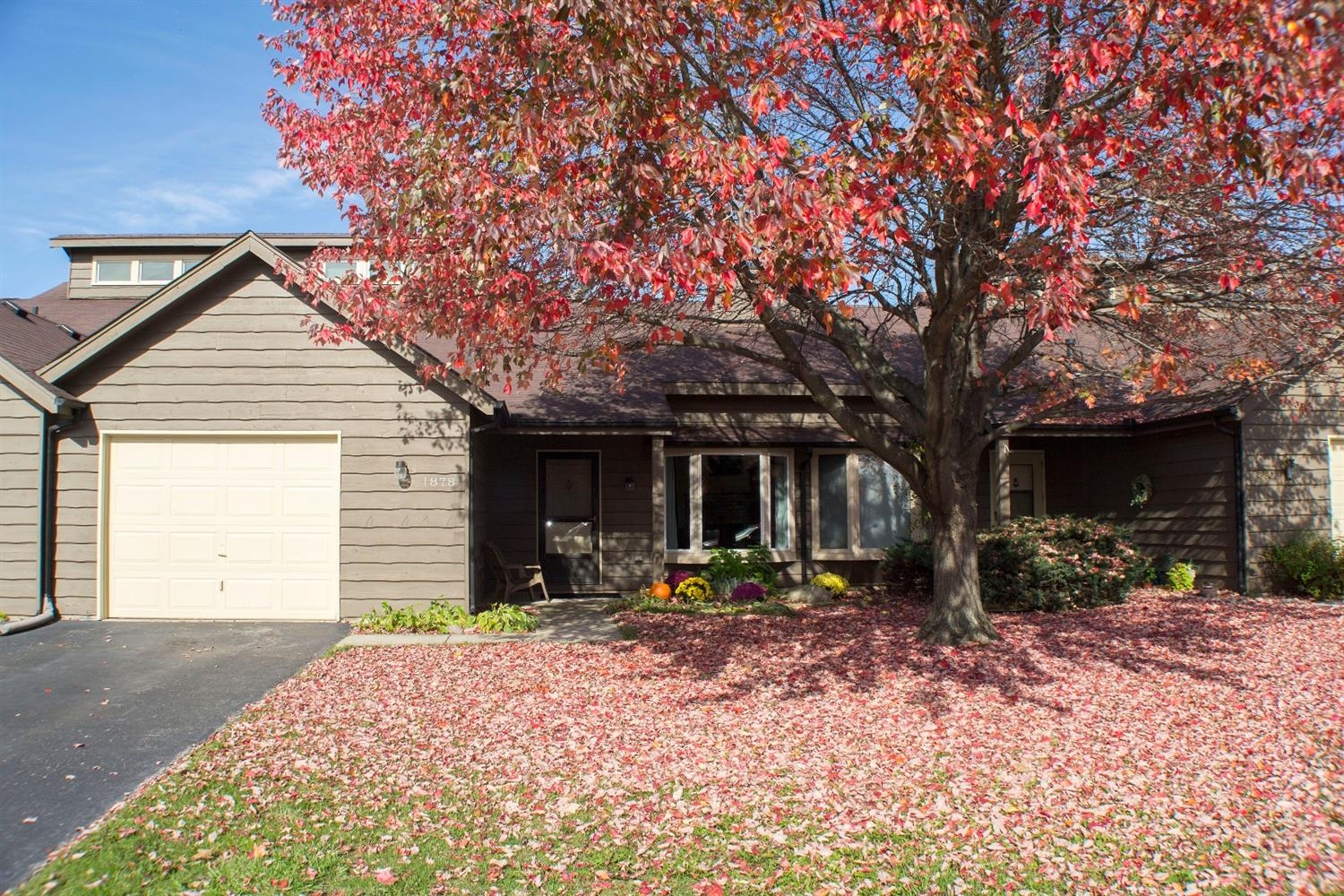 1878 Springvale Drive Crown Point, IN 46307 - Photo 1 of 10 1500x1000