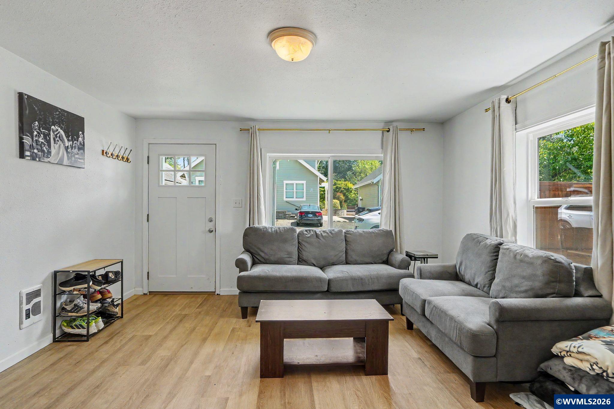 240 Thorpe Street Independence, OR 97351 - Photo 7 of 31