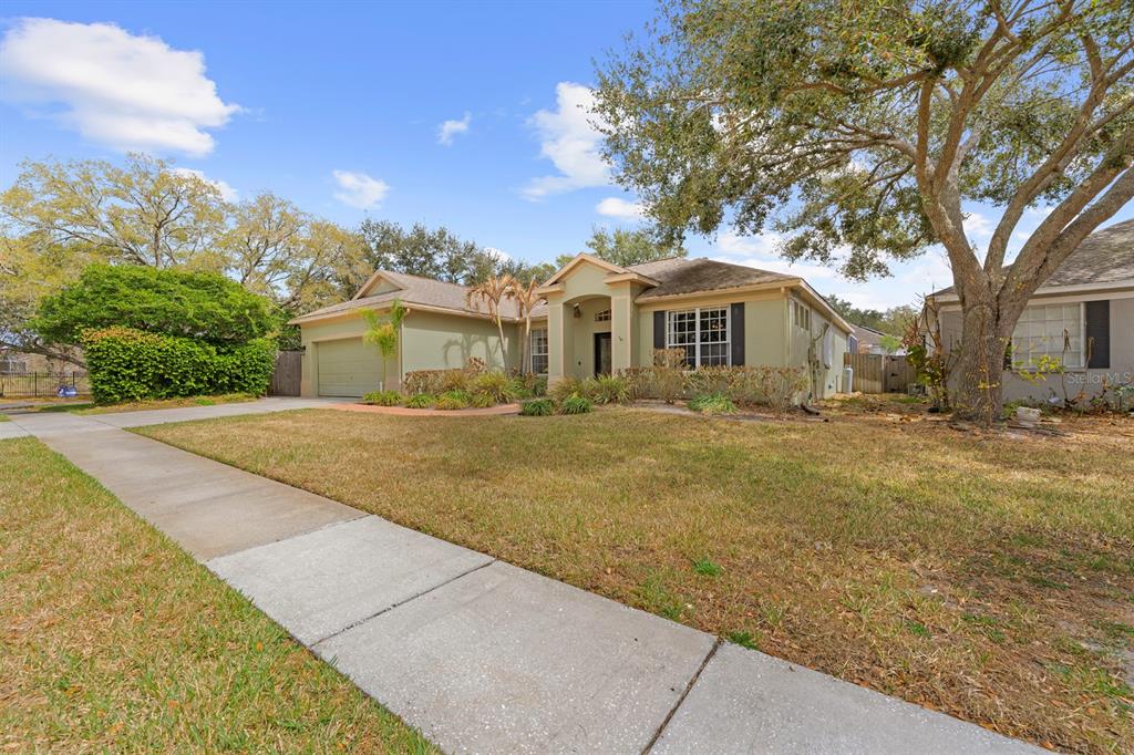 4302 River Close Boulevard Valrico, FL 33596 - Photo 3 of 37