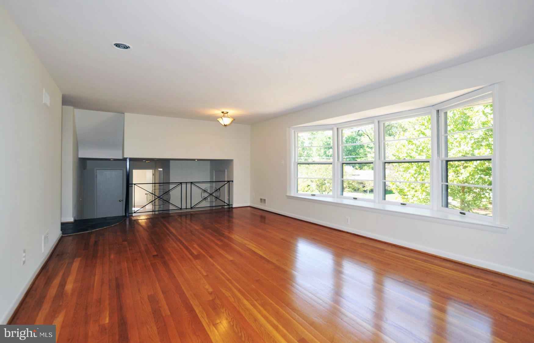 6901 Millwood Road Bethesda, MD 20817 - Photo 4 of 28 Great natural light!