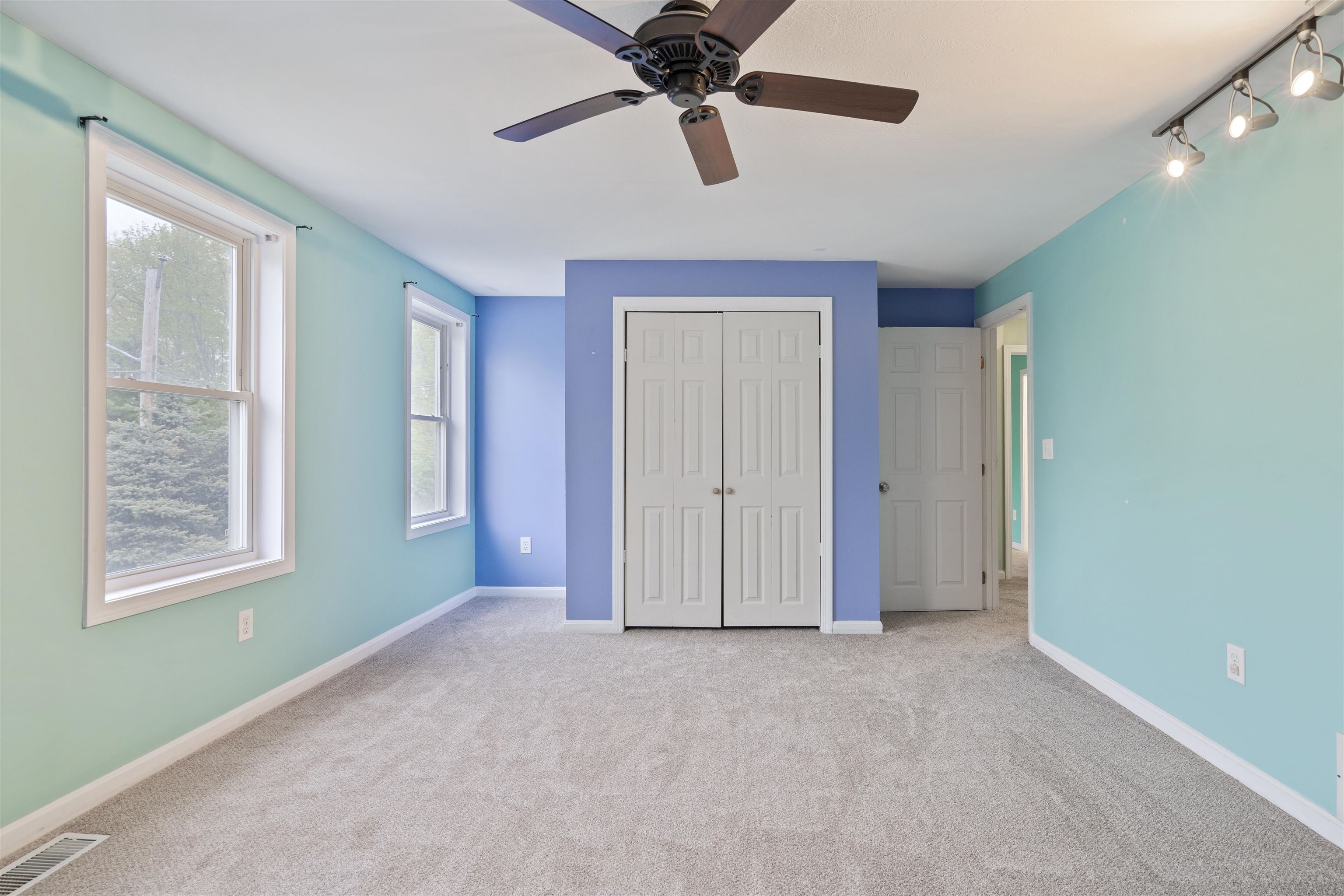 69 Barrett Street Manchester, NH 03104 - Photo 12 of 18