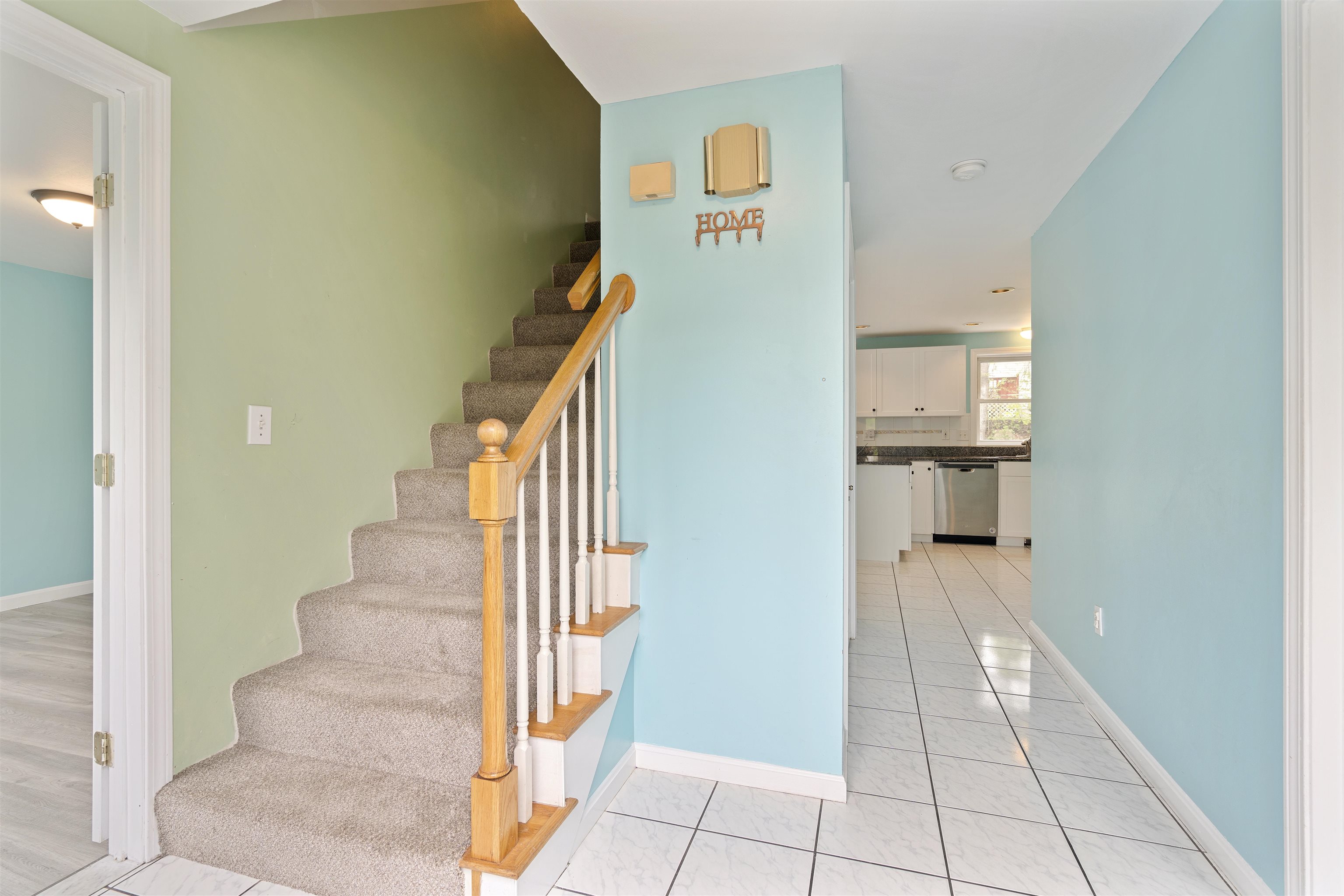 69 Barrett Street Manchester, NH 03104 - Photo 2 of 18