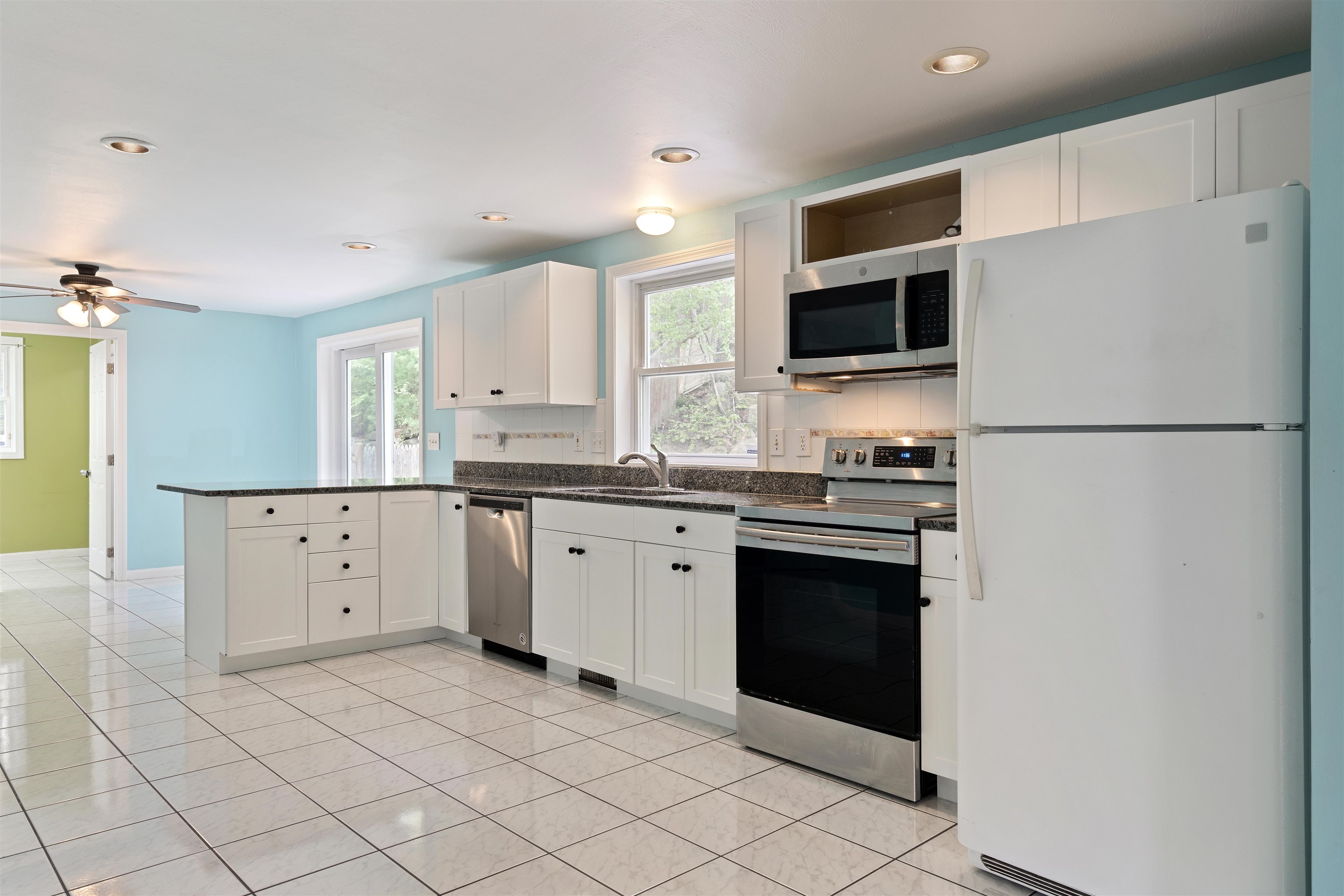 69 Barrett Street Manchester, NH 03104 - Photo 3 of 18