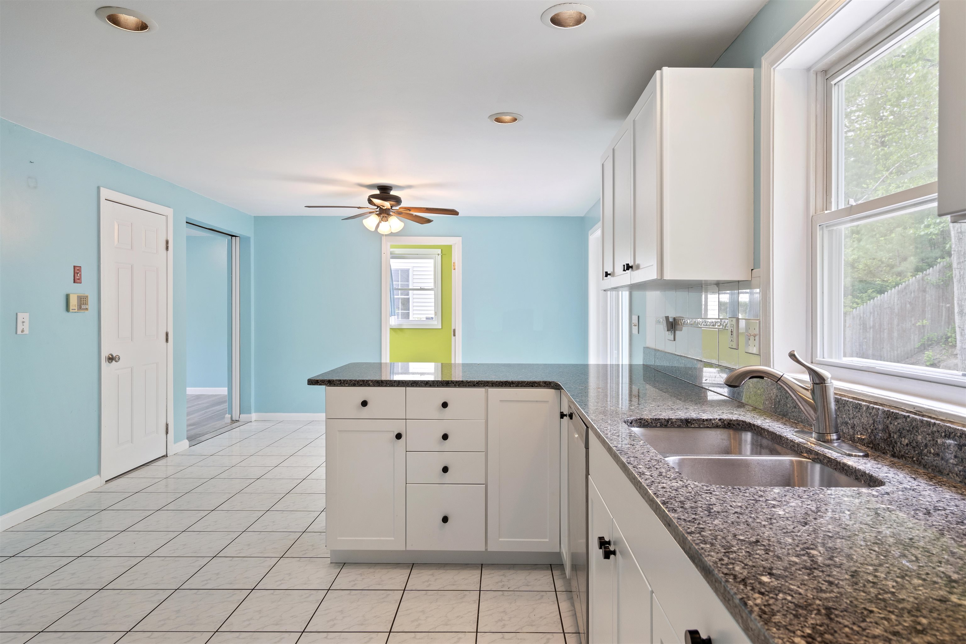 69 Barrett Street Manchester, NH 03104 - Photo 4 of 18