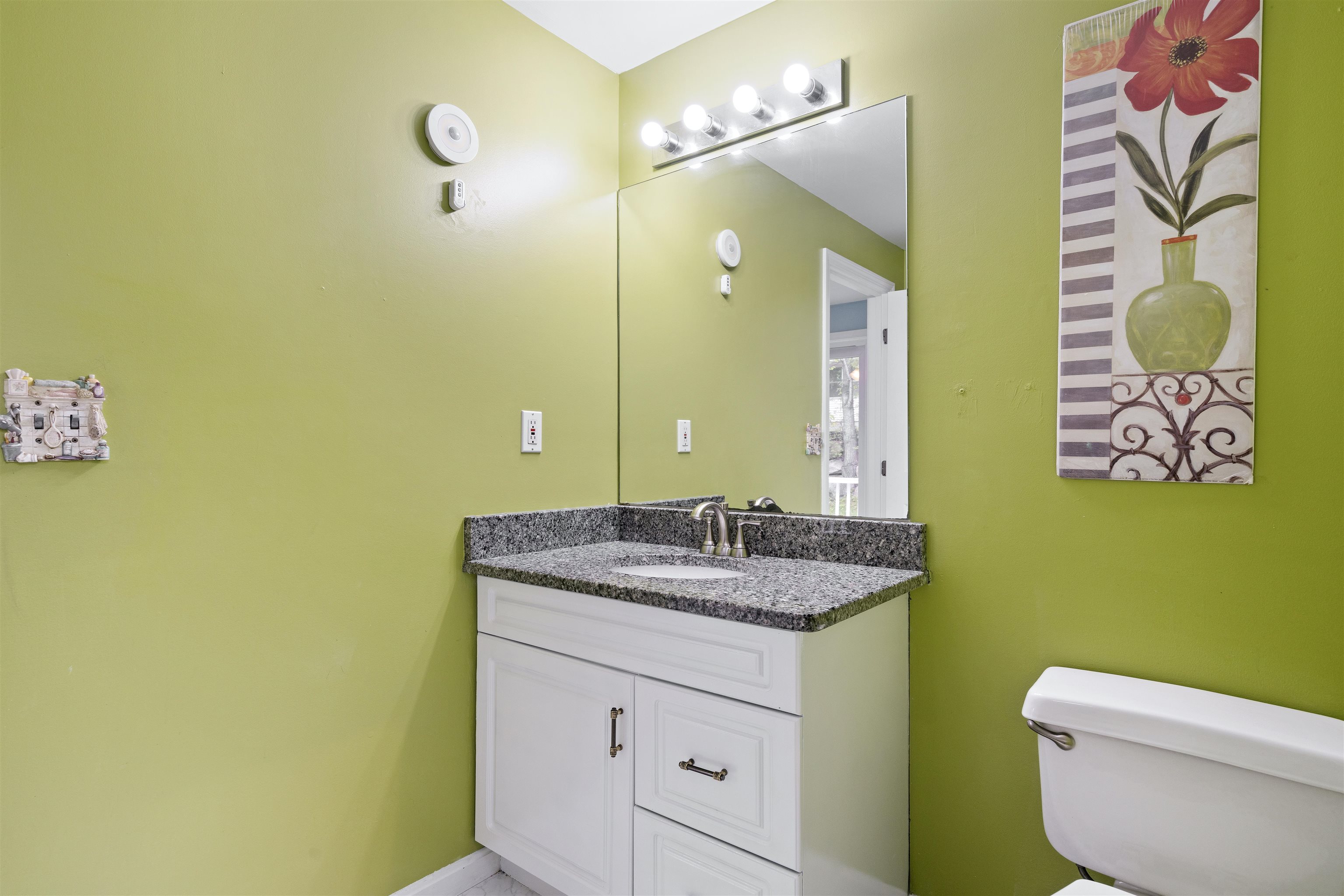 69 Barrett Street Manchester, NH 03104 - Photo 7 of 18