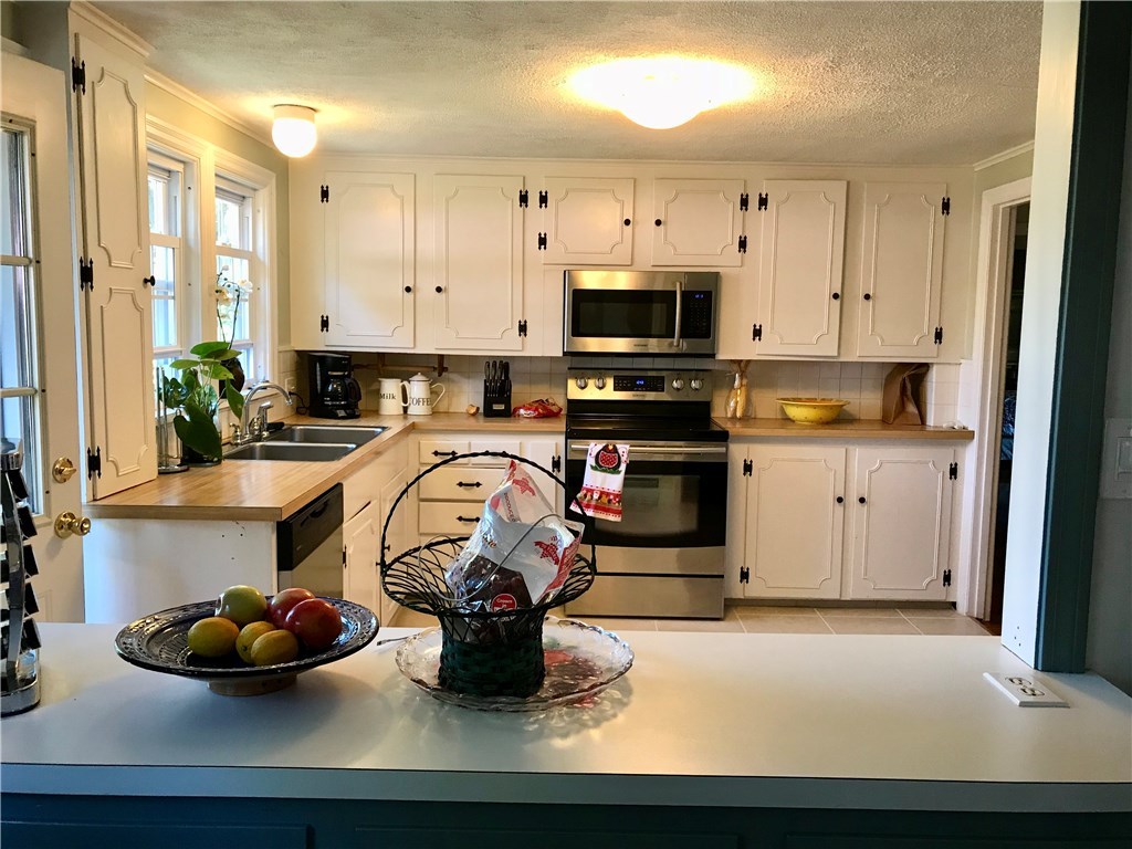 27 Anawan Road Pawtucket, RI 02861 - Photo 20 of 25 Gallery Image 20