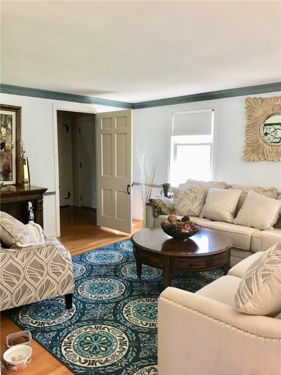 27 Anawan Road Pawtucket, RI 02861 - Photo 3 of 25 Gallery Image 3