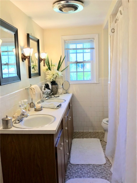 27 Anawan Road Pawtucket, RI 02861 - Photo 5 of 25 Gallery Image 5