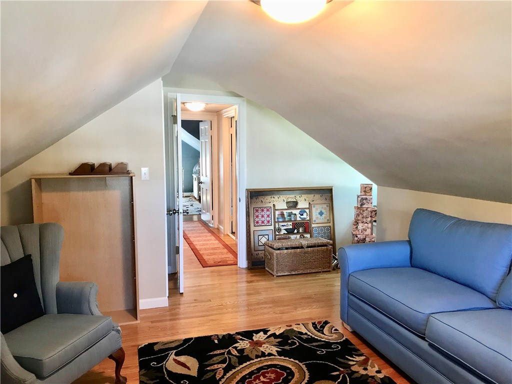 27 Anawan Road Pawtucket, RI 02861 - Photo 10 of 25 Gallery Image 10