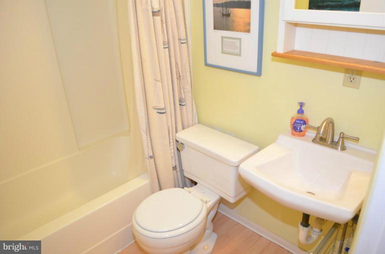 23945 Stringtown Road Clarksburg, MD 20871 - Photo 15 of 20 Bath