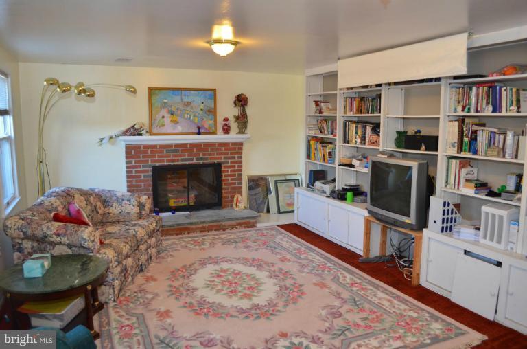 23945 Stringtown Road Clarksburg, MD 20871 - Photo 10 of 20 Family Room