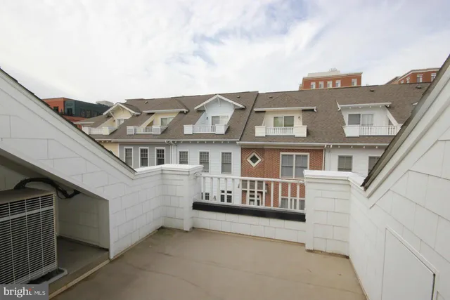 a view of houses with sky view