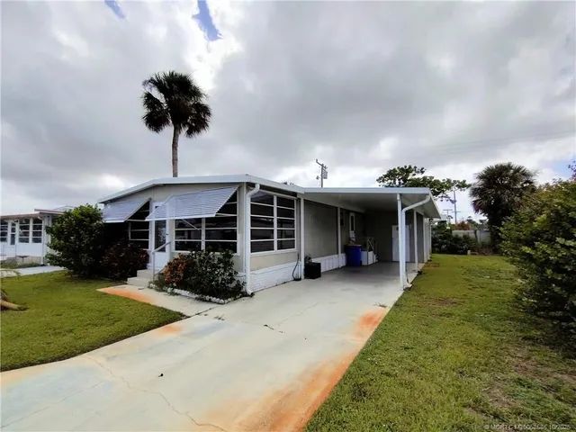 a view of a house with a yard and plants