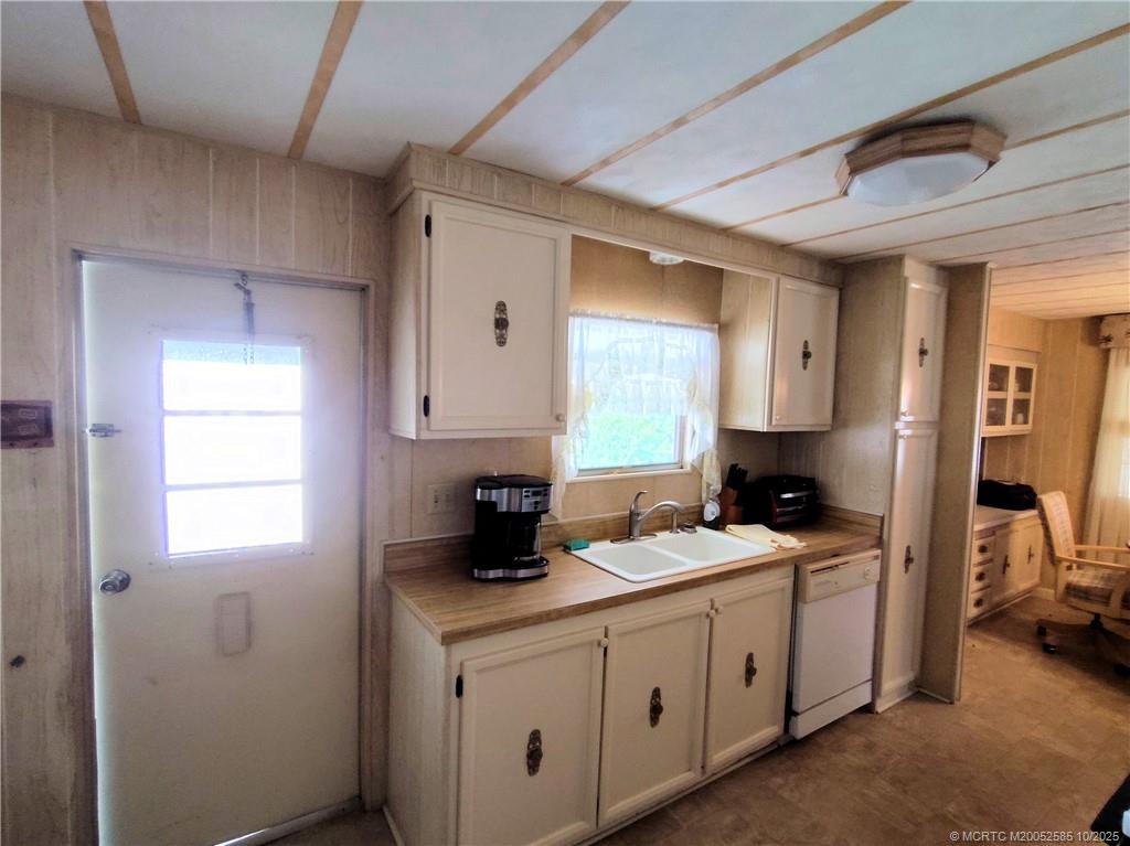 2540 Southeast Penny Lane Stuart, FL 34994 - Photo 6 of 62 a kitchen with sink a cabinets and appliances