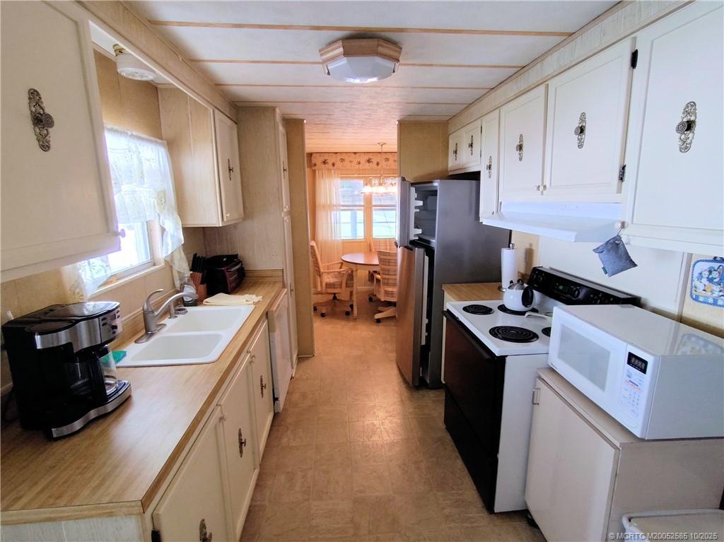 2540 Southeast Penny Lane Stuart, FL 34994 - Photo 7 of 62 a kitchen with a stove oven and sink