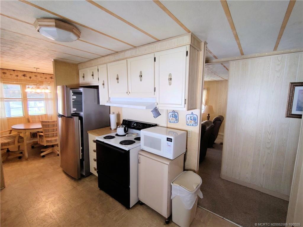 2540 Southeast Penny Lane Stuart, FL 34994 - Photo 9 of 62