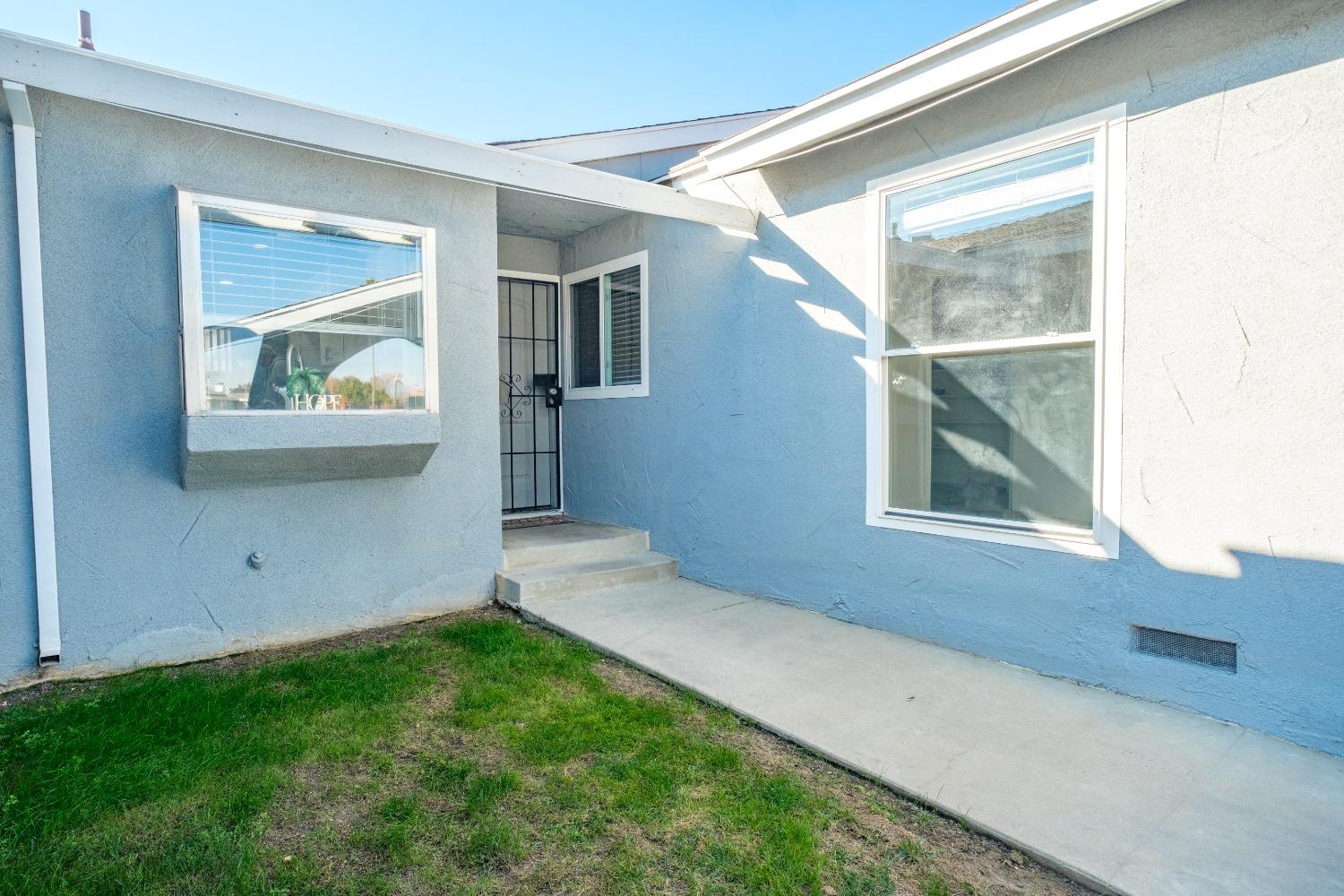 172 West Swift Avenue Clovis, CA 93612 - Photo 3 of 22 a view of an empty room with a window