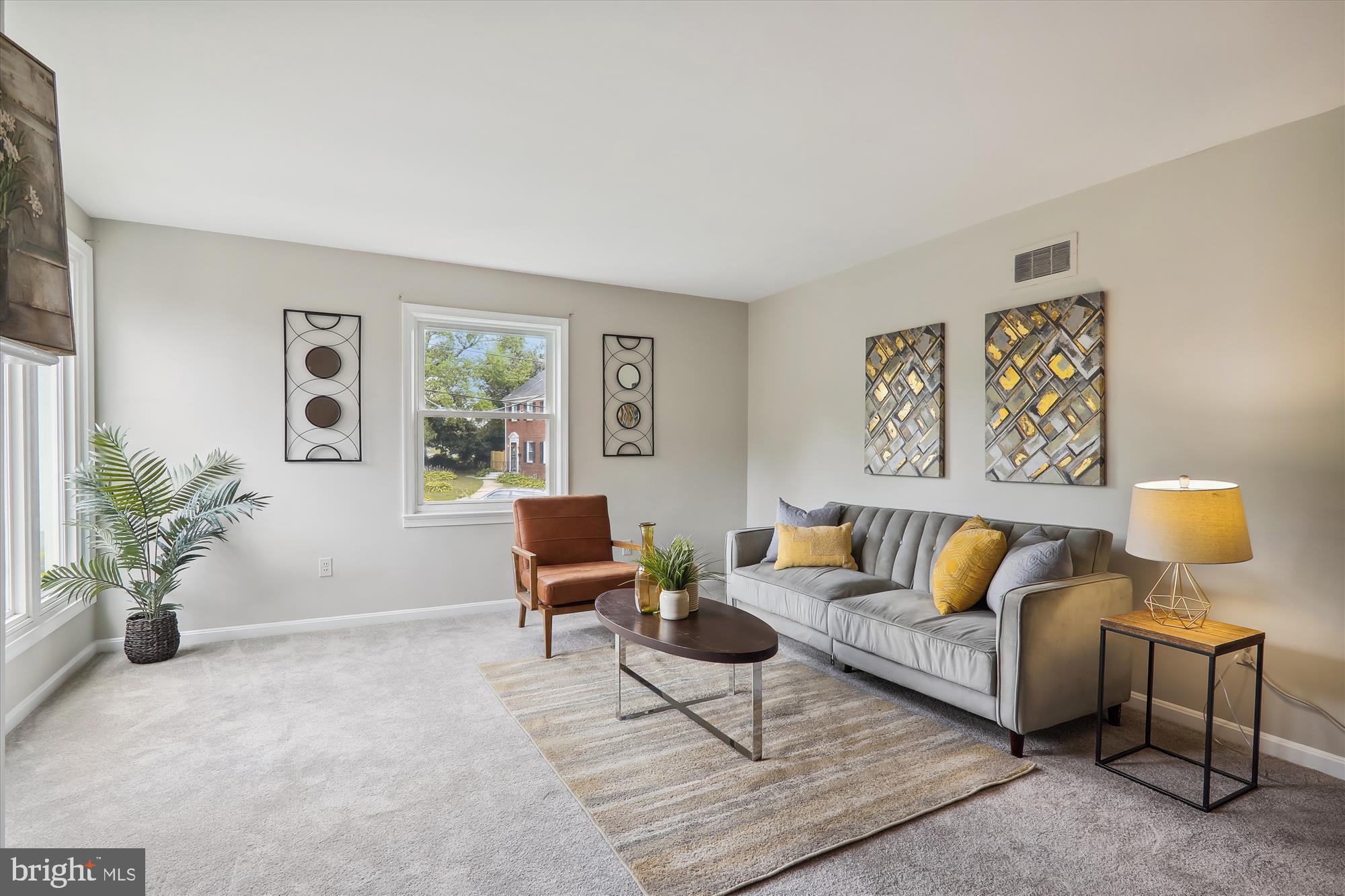7400 Adelphi Road Hyattsville, MD 20783 - Photo 13 of 38 Spacious living room