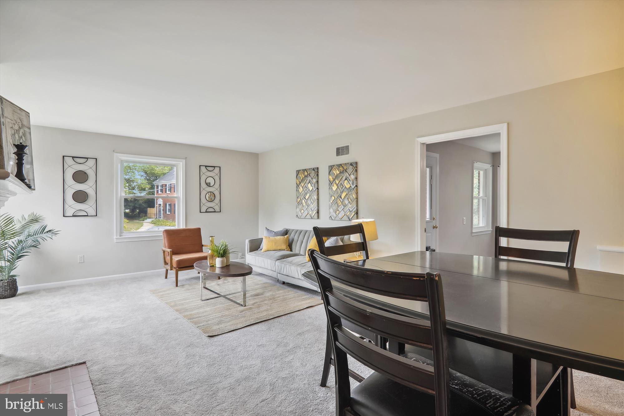 7400 Adelphi Road Hyattsville, MD 20783 - Photo 14 of 38 Living room/dining room combo