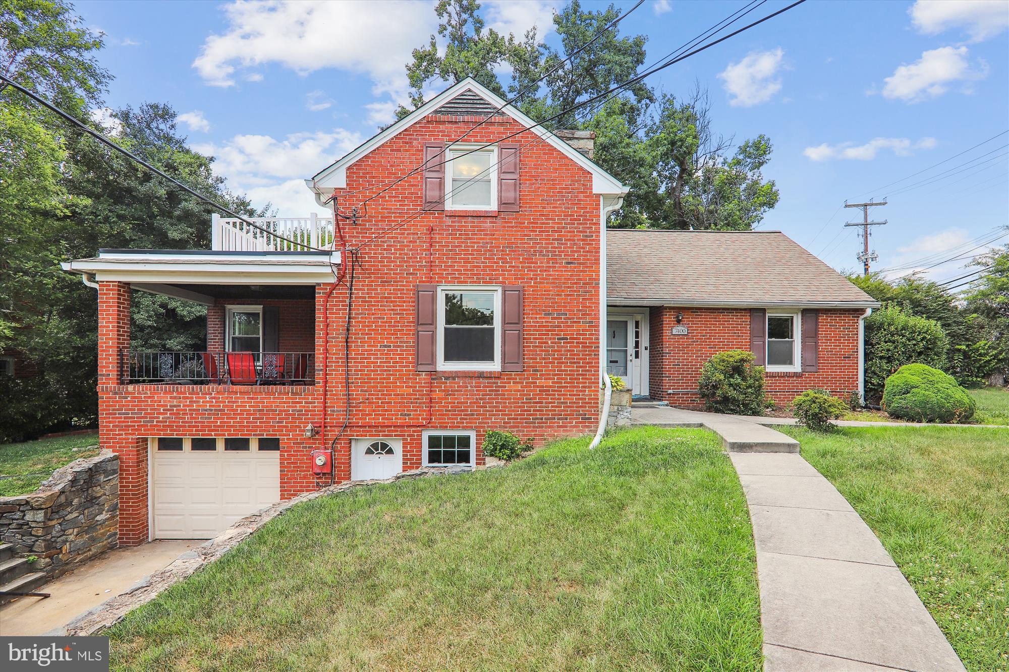 7400 Adelphi Road Hyattsville, MD 20783 - Photo 2 of 38 Large front yard
