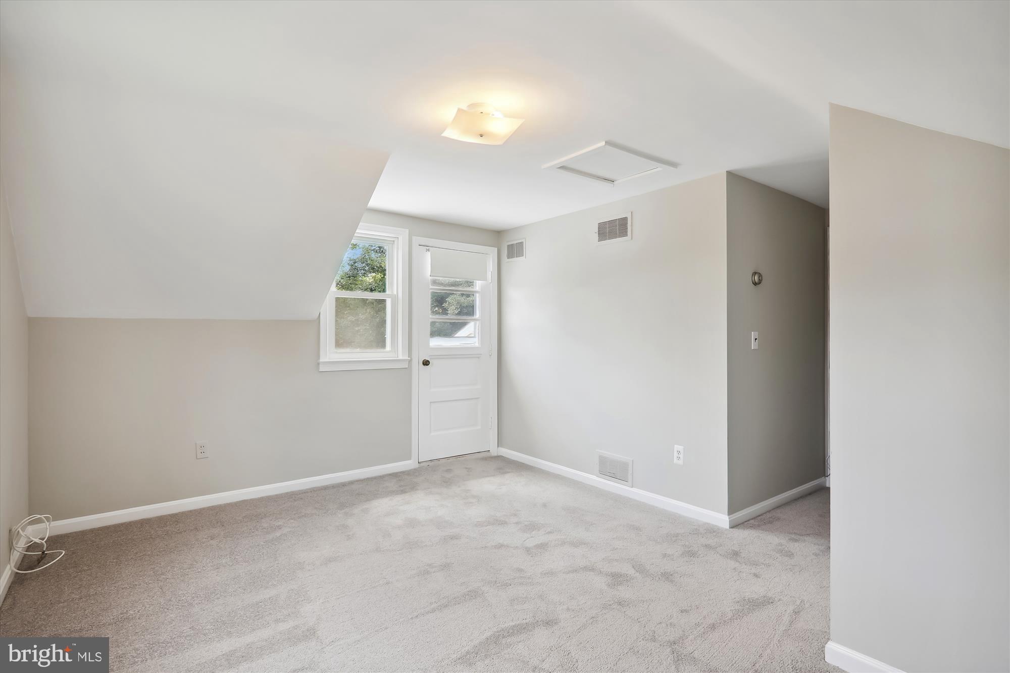 7400 Adelphi Road Hyattsville, MD 20783 - Photo 27 of 38 Access to Terrace