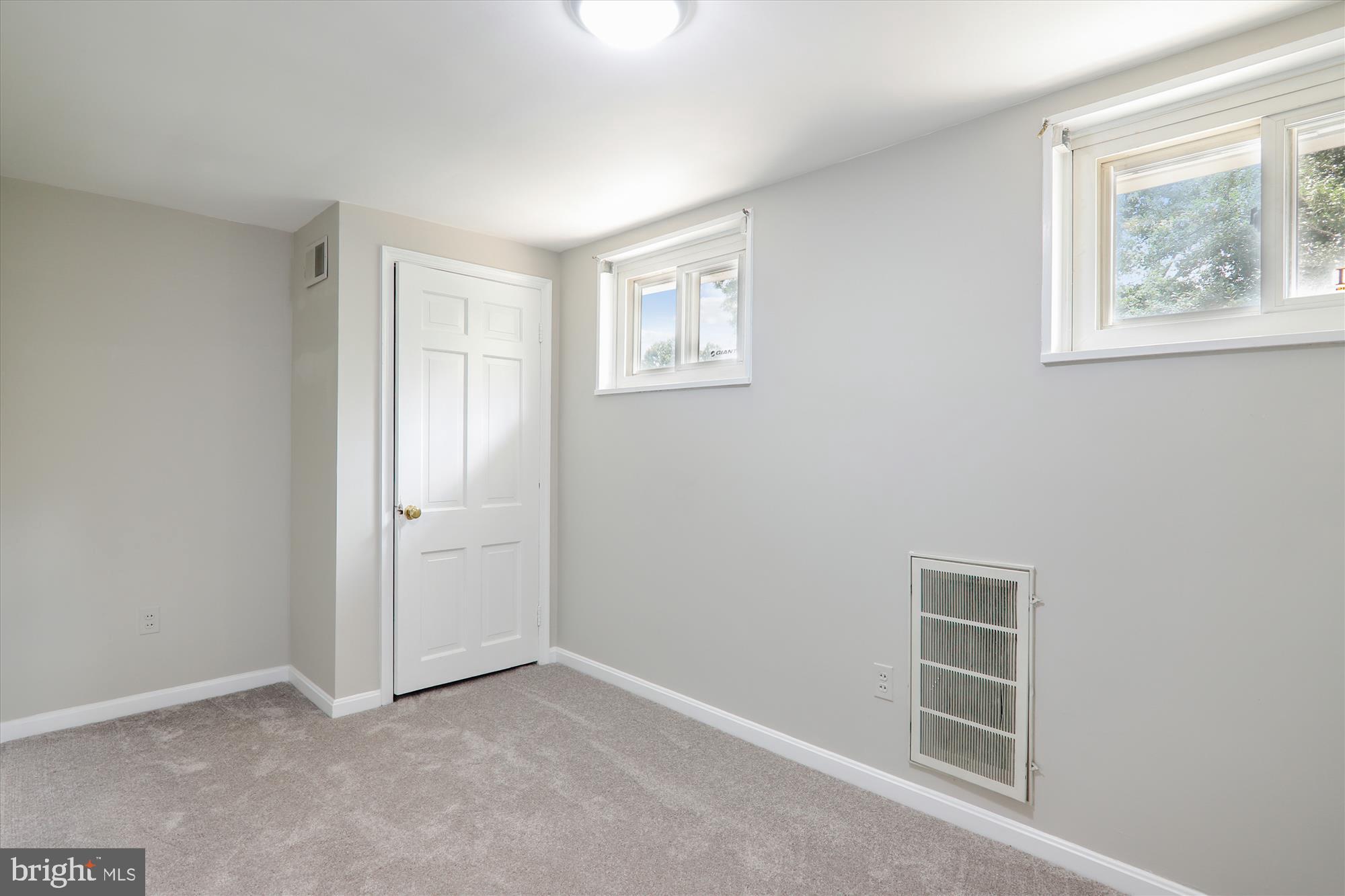 7400 Adelphi Road Hyattsville, MD 20783 - Photo 29 of 38 Bedroom 4 on upper level