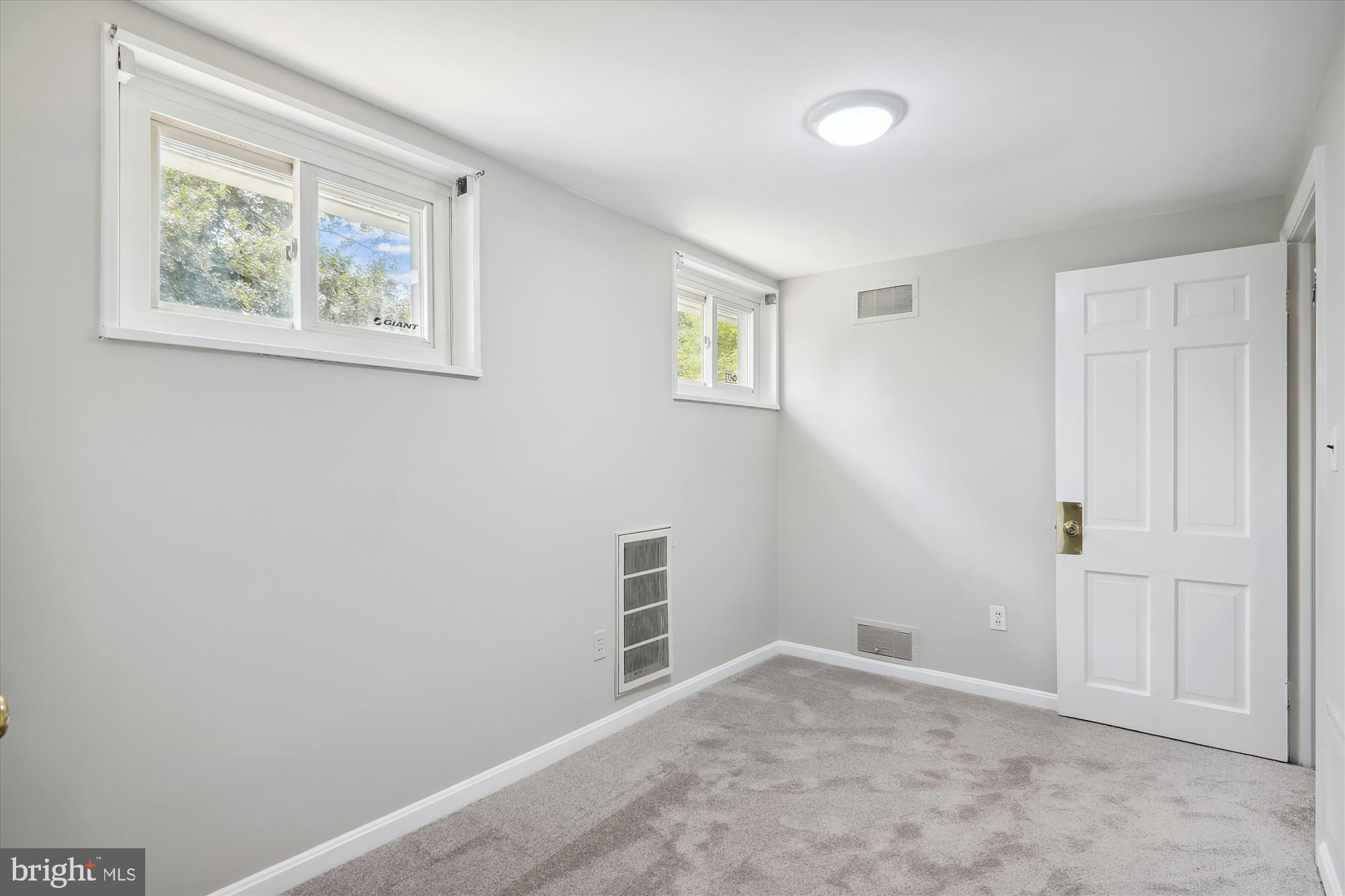 7400 Adelphi Road Hyattsville, MD 20783 - Photo 30 of 38 Bedroom 4