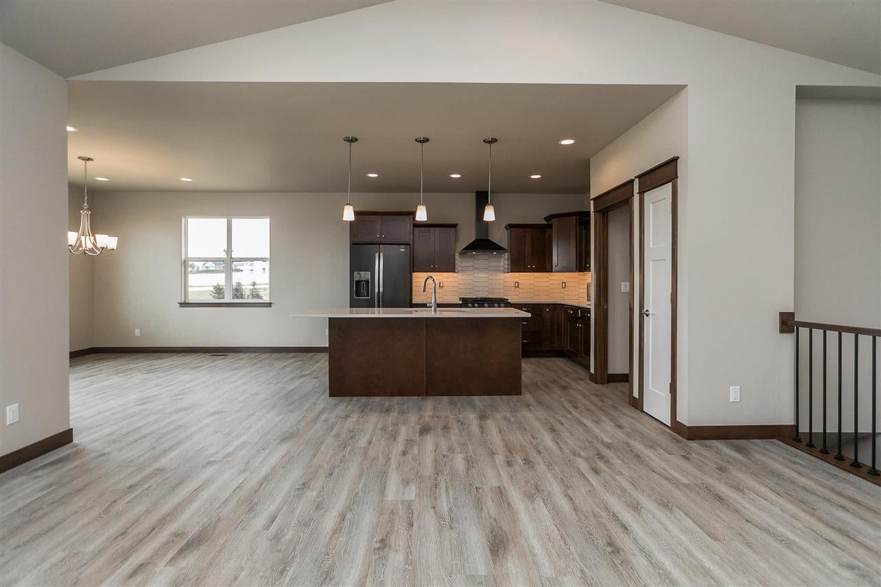 214 Ridge View Drive Fairfax, IA 52228 - Photo 11 of 41 Gallery Image 11