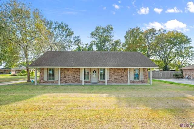 $269,900 | 2209 Live Oak Drive, Brusly, LA 70719