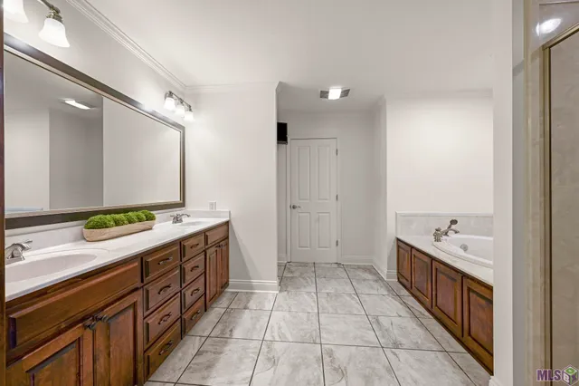 $269,900 | 2209 Live Oak Drive, Brusly, LA 70719