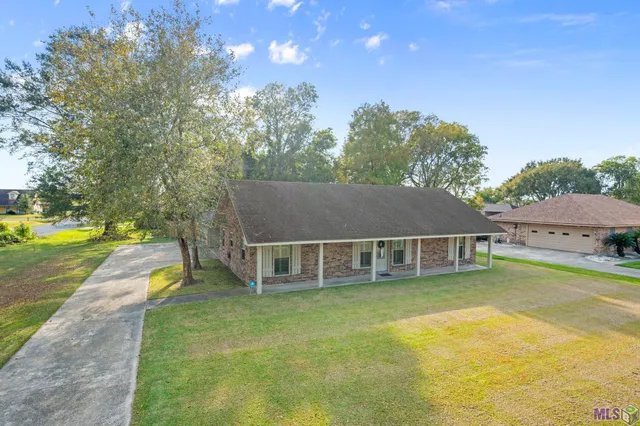 $269,900 | 2209 Live Oak Drive, Brusly, LA 70719