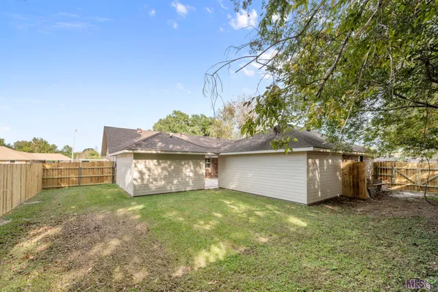 $269,900 | 2209 Live Oak Drive, Brusly, LA 70719