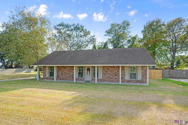 $269,900 | 2209 Live Oak Drive, Brusly, LA 70719